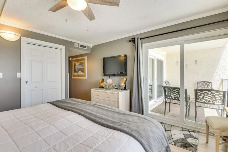 Beach & Pool Access: Regency Towers Condo in Pcb!