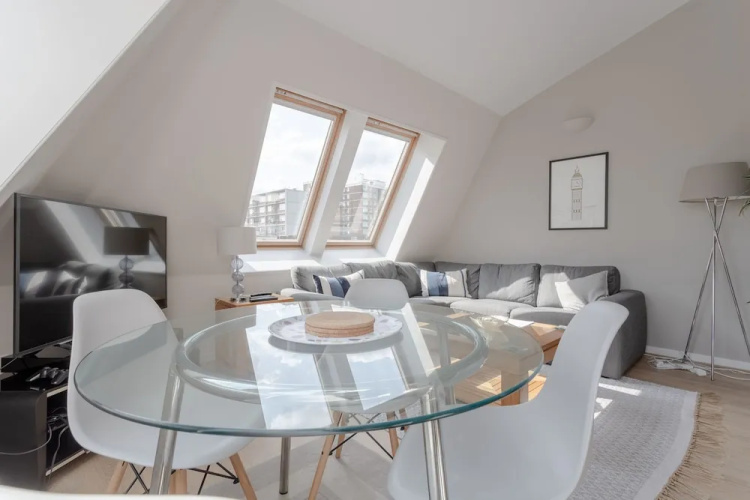 Modern 2 Bedroom Home With a View