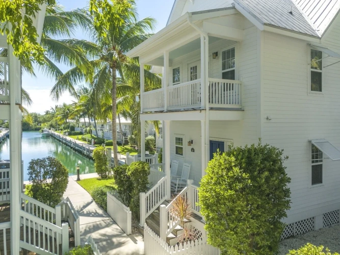 3 Bedrooms Villa with canal view