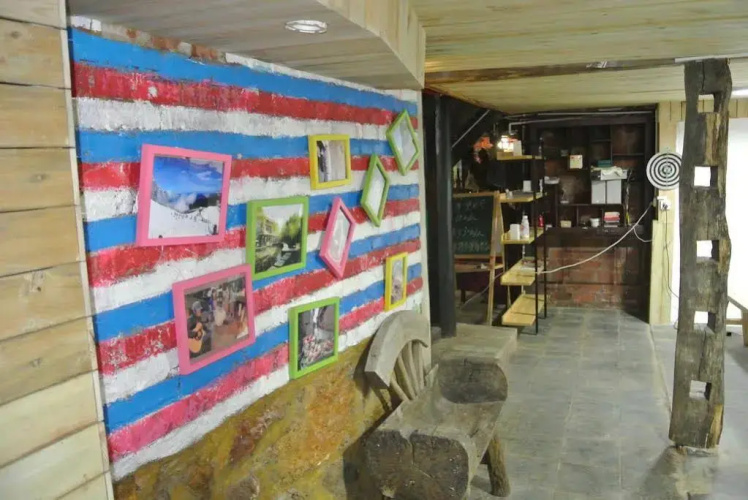 E-Outfitting Moon Hostel