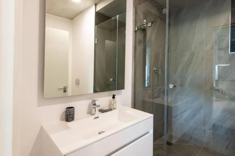 Coral Point Executive Studio Apartment