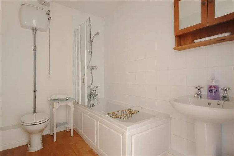 2 Kersbrook Gardens