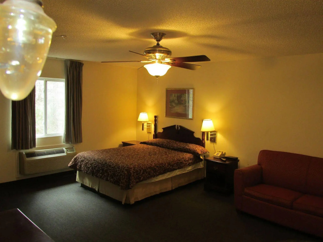 High Falls Inn and Suites