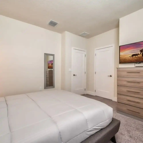 Spacious New Modern Retreat