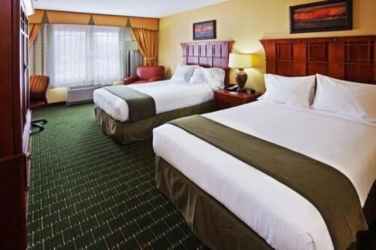 The Q Hotel & Suites