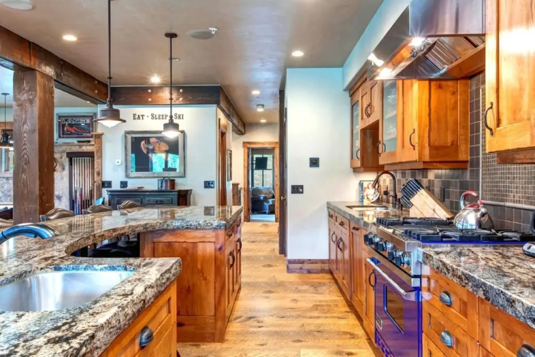 Rossi Hill 4 Bedrooms PRH-685 by KBM