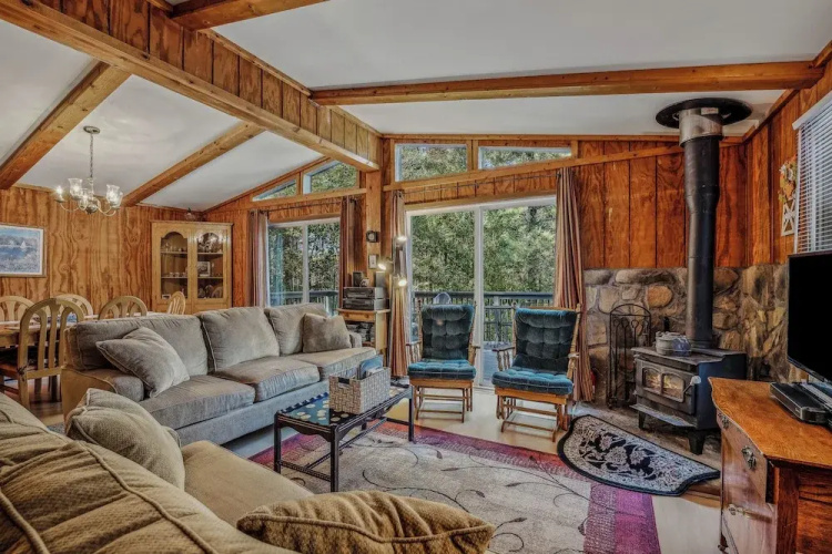 Mountain View Hideaway- A Fun Time Away!