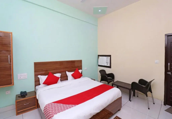 Hotel Almond Leaf By OYO Rooms