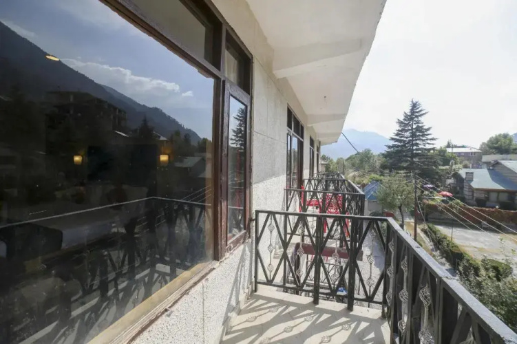 Oyo 74401 Aster Garden Suites