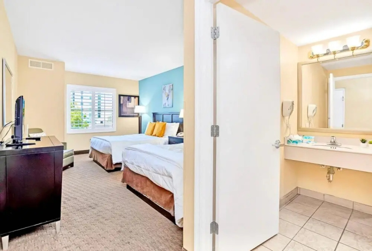 1BR Suite With Two Queens Pool and Hot Tub