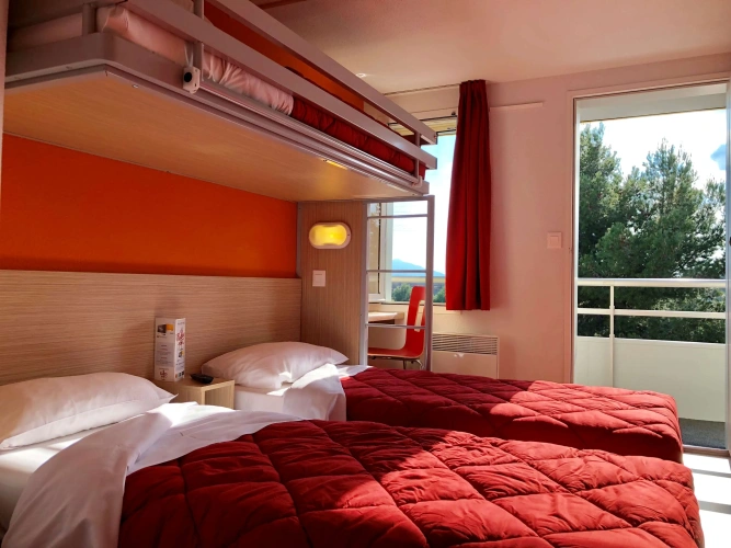 Standard Triple room