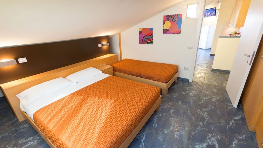 2 Bedrooms Apartment with mountain view