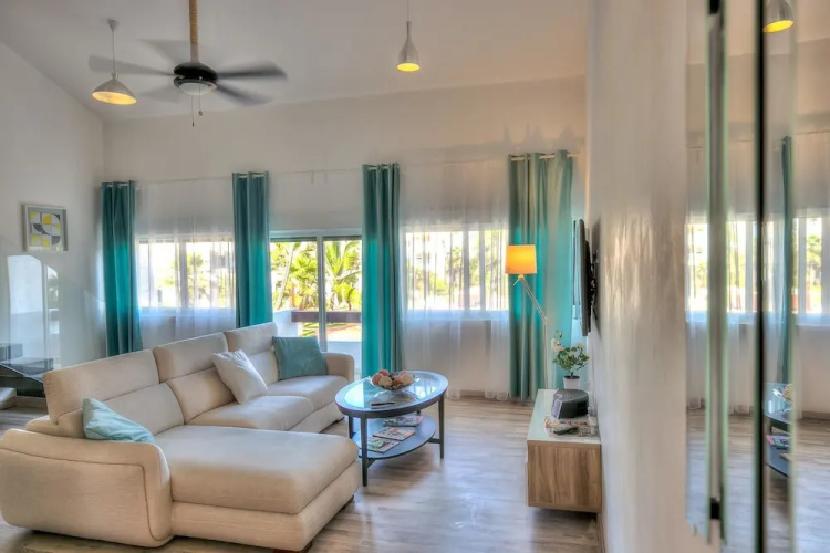 Chic Beach Apartment for Couples S-H203