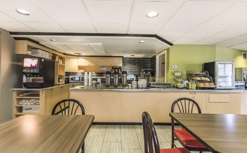 Quality Suites photo 22