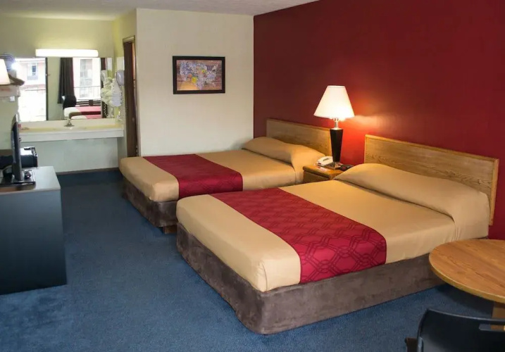 Econo Lodge North