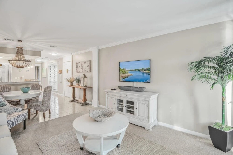 823 Harbour Point