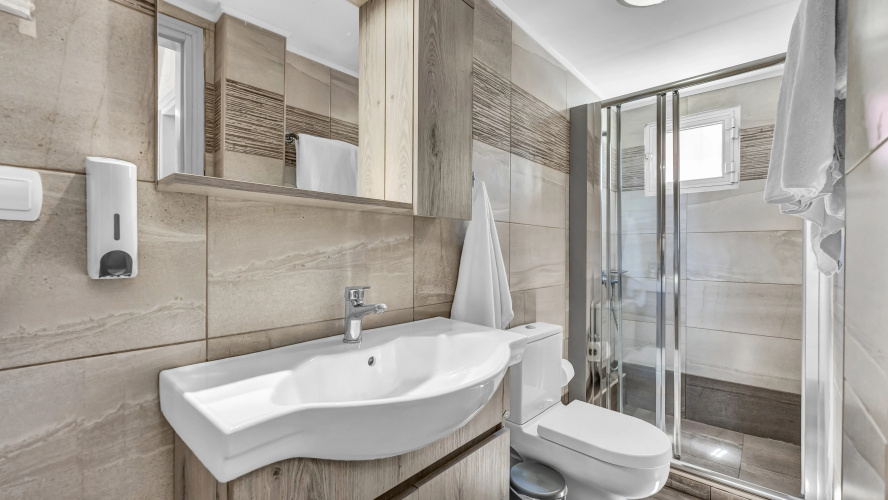 Evina Rooms & Suites