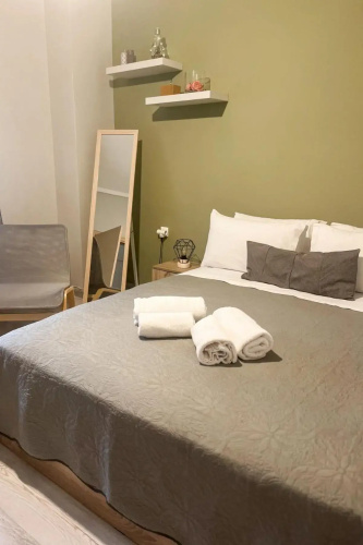 21st Street Comfy Studio