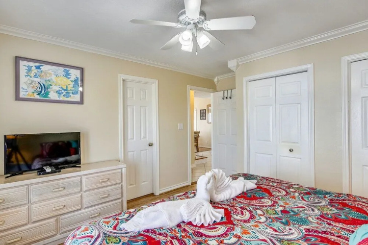 Barefoot Pelican by Ryson Vacation Rentals