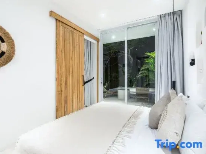 2 Bedrooms Villa