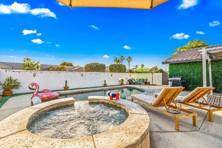 Relaxing 4BR Retreat w/ Refreshing Pool