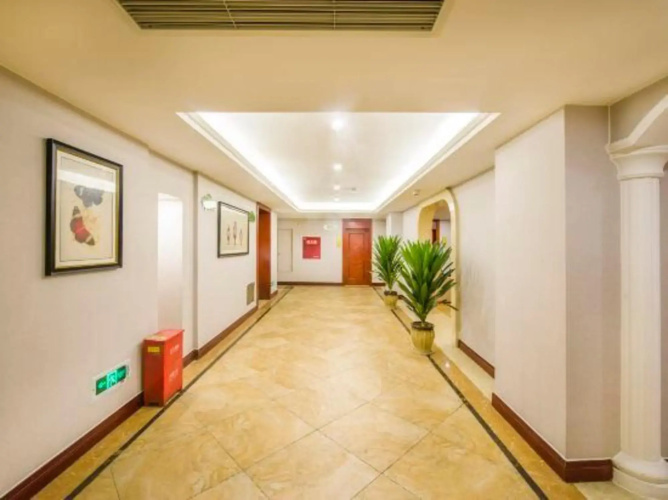 Vienna Hotel (Chongzhou High Speed Railway Station)