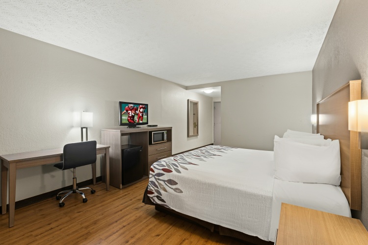 Red Roof Inn & Suites Newnan photo 8