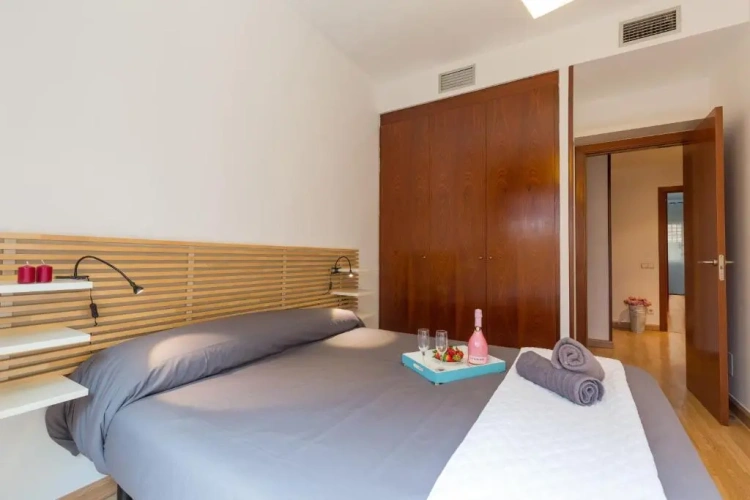 2 Bedrooms Apartment