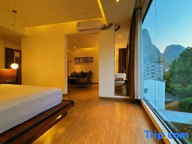 Suite with mountain view