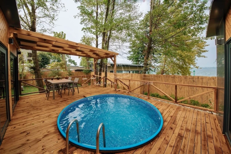 Superior room with lake view