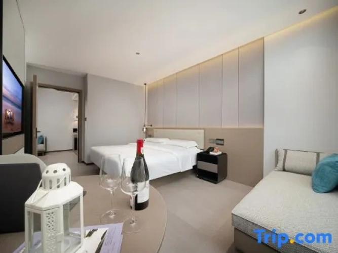2 Bedrooms Suite with balcony