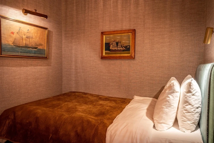 Single Captain’s room