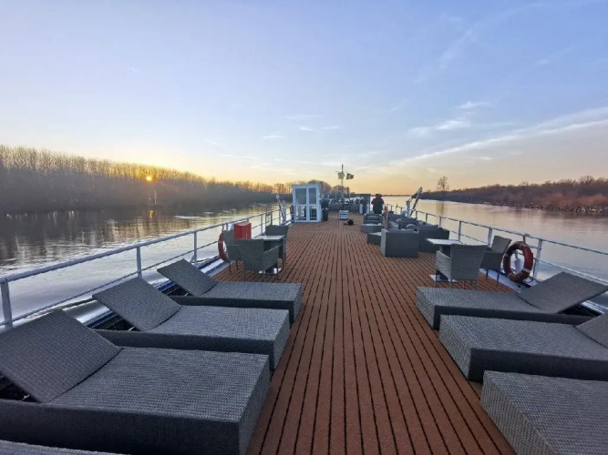 MS Diana-Nava de croaziera pe Dunare
