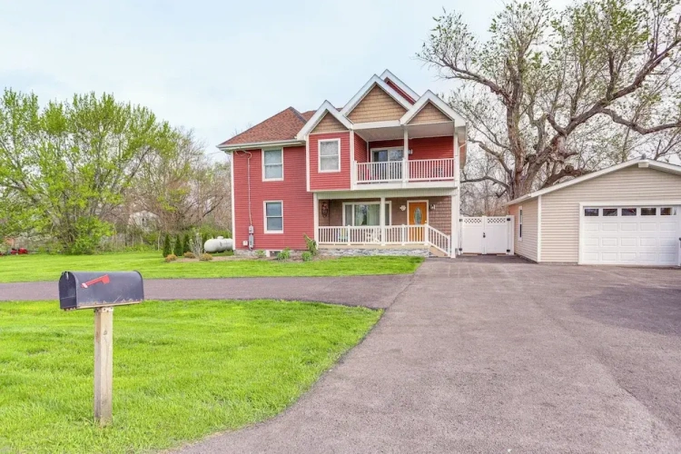5 Bedrooms Cottage