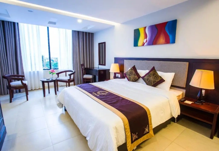 Suite with balcony and with city view