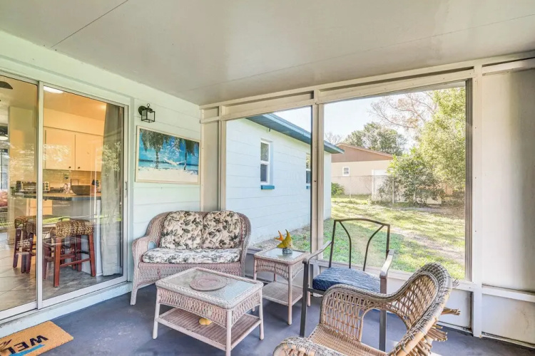 Spring Hill Home - 3 Mi to Weeki Wachee Springs!