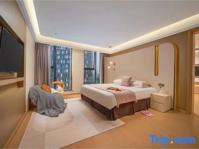 2 Bedrooms Suite with street view