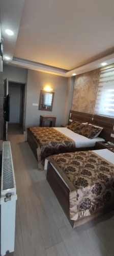 Deluxe Sextuple Suite