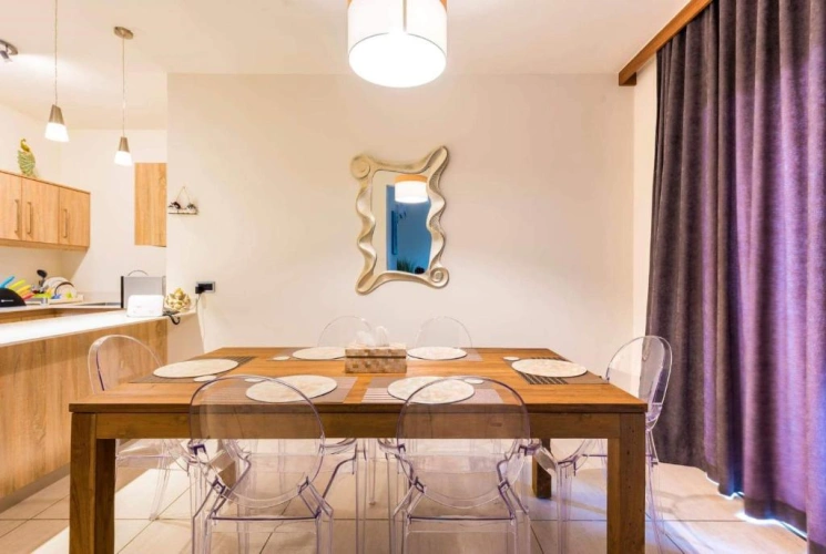 2 Bedrooms Apartment