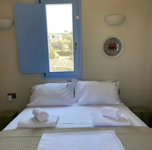 Pink Freud Villas Santorini