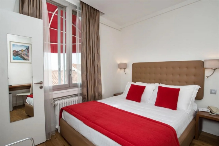Hotel De France