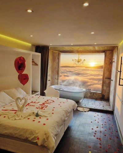 Deluxe Suite with mountain view