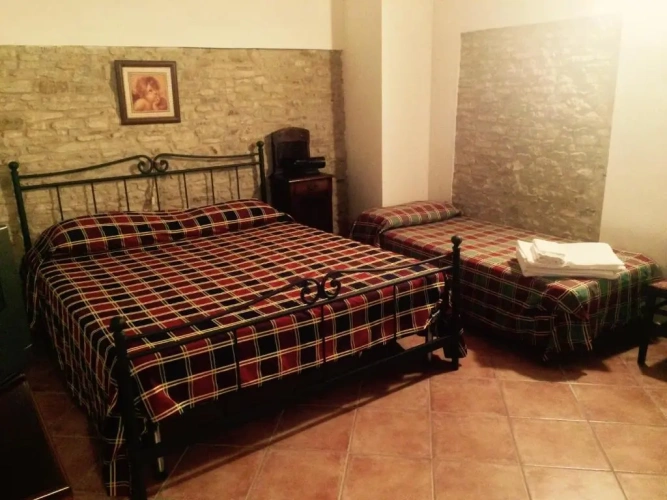 Standard Triple room