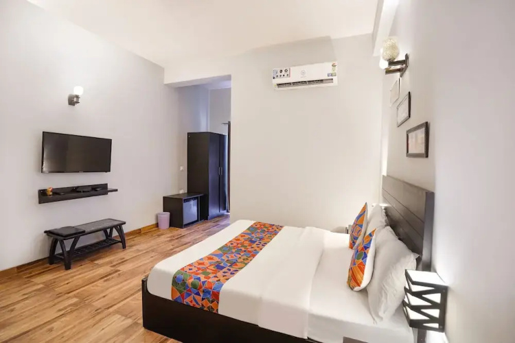Fabhotel Vraj Inn