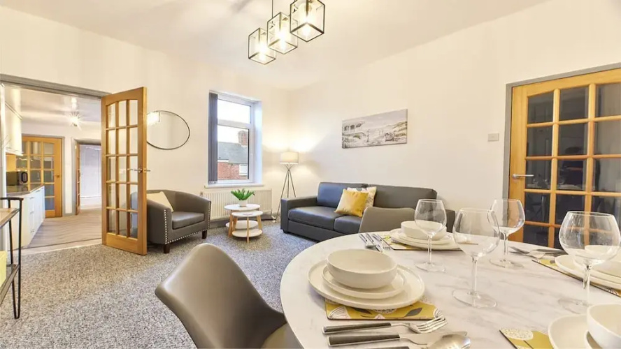 Host Stay Inness House