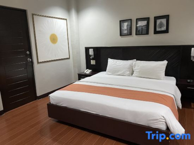 RedDoorz Plus @ Hotel Esse
