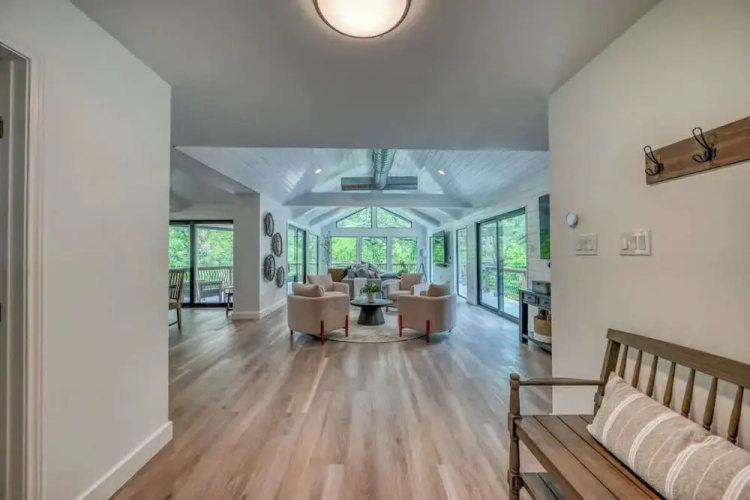 Luxury Riverfront Villa With Firepit & Gameroom!