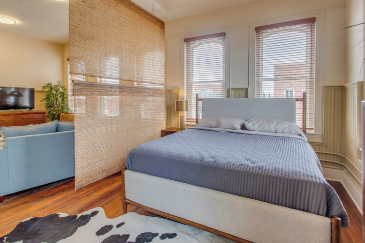 Walk to Shops & Restaurants! Dtwn Florence Unit