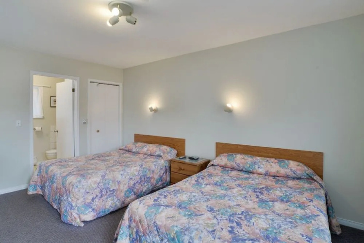 Oakwood Motel