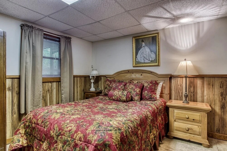 Er44 - Rising Eagle - Great Location! Close To Town! 2 Bedroom Cabin by RedAwning